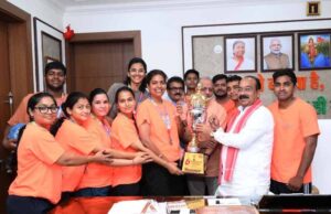 उप मुख्यमंत्री अरुण साव से फेडरेशन कप मिक्स्ड नेटबॉल चैंपियनशिप में रजत पदक जीतने वाले खिलाड़ियों ने की मुलाकात