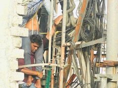 आरक्षक परशुराम रावत की बहादुरी, नशे में टॉवर पर चढ़े युवक को सकुशल नीचे लाए