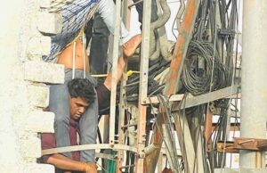 आरक्षक परशुराम रावत की बहादुरी, नशे में टॉवर पर चढ़े युवक को सकुशल नीचे लाए