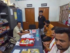 थाने में कबाड़ माफिया की खातिरदारी पर बवाल, वायरल फोटो ने उठाए सवाल