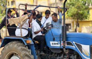 जहां मोबाइल और दस्तावेज रखना था मना, उसी अबूझमाड़ से पहली बार लाइसेंस के लिए पहुंचे ग्रामीण