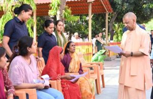 जनता दर्शन में 200 लोगों की समस्याएं सुनीं सीएम योगी ने