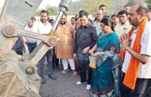 उद्योग मंत्री लखनलाल देवांगन व महापौर मती संजूदेवी राजपूत ने कार्य हेतु भूमिपूजन