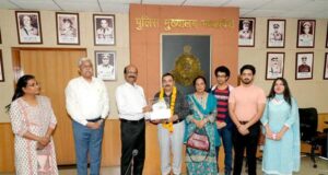 पुलिस महानिदेशक ने सभी को स्मृति चिन्ह भेंट कर किया सम्मानित