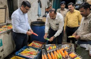 बच्चों की सेहत से खिलवाड़! सैकरीन और गंदे पानी से तैयार आइस कैंडी पर छापा