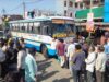 40 किलो अनाज नहीं मिला तो भड़का मजदूर, राजगढ़ में बस रोककर किया प्रदर्शन