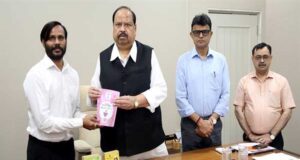 मंत्री काश्यप से युवा उद्यमी रत्नेश ने की सौजन्य भेंट