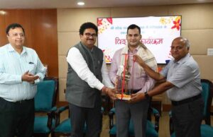 राज्यपाल के परिसहाय नरेन्द्र रावत को दी गई भाव भीनी विदाई