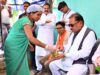 मुख्यमंत्री विष्णुदेव साय ने लेमरू में मंजू बहन के स्टॉल पर चखा गुपचुप, आत्मीय संवाद में जानी सफलता की कहानी