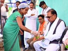 मुख्यमंत्री विष्णुदेव साय ने लेमरू में मंजू बहन के स्टॉल पर चखा गुपचुप, आत्मीय संवाद में जानी सफलता की कहानी