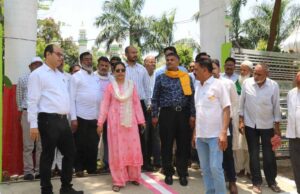 कार्यक्रम स्थल का निरीक्षण करते हुए अधिकारियों को दायित्वों का समय पूर्व निर्वहन करने के कलेक्टर ने दिए निर्देश