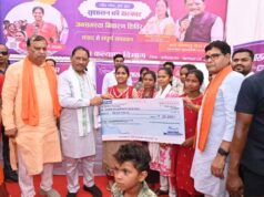 विभिन्न योजनाओं के हितग्राहियों से किया संवाद