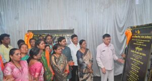 उद्योग मंत्री लखनलाल देवांगन के मुख्य आतिथ्य एवं महापौरमती संजूदेवी राजपूत की अध्यक्षता में किया गया विकास कार्यो का भूमिपूजन लोकार्पण