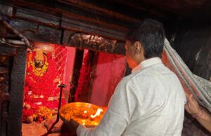 वन मंत्री केदार कश्यप ने किए मां दंतेश्वरी के दर्शन, प्रदेश की सुख-समृद्धि और खुशहाली की कामना की
