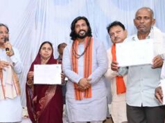 स्वामित्व योजना के पट्टे वितरित कर ग्रामीणों को दिया वैधानिक अधिकार, बिहान समूह की महिलाओं से आजीविका गतिविधियों की ली जानकारी