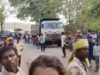 हादसे में दो दर्जन से ज्यादा लोग घायल, मौके पर मची अफरा-तफरी