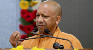संवेदनशील कदम: चाइल्ड हेल्पलाइन के जरिए 5 महीने के मासूम को लौटा परिवार