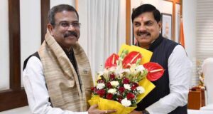 CM यादव से केंद्रीय मंत्री प्रधान की सौजन्य भेंट, बाबा महाकाल की प्रतिकृति भेंट कर किया सम्मानित