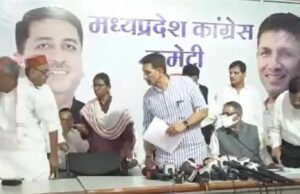 PCC दफ्तर का VIDEO बना चर्चा का विषय, दिग्विजय सिंह ने बदली सीट; पटवारी बोले- वे हमारे मार्गदर्शक हैं