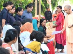 सीएम योगी ने गोरखनाथ मंदिर में लगातार दूसरे दिन आयोजित ‘जनता दर्शन’ में 200 लोगों की सुनी समस्याएं