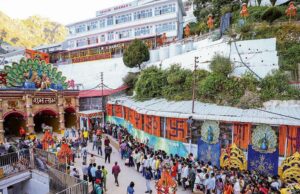 मां वैष्णो देवी के दरबार में उमड़ा आस्था का सैलाब, 50.70 लाख भक्त पहुंचे; पिछले साल से 10 लाख अधिक श्रद्धालु