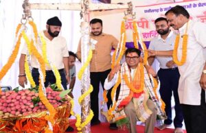 जन्मदिवस पर मौसमी फलों और लड्डू से तौले गए वित्त मंत्री ओपी चौधरी