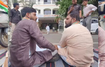 निष्कासन के खिलाफ रतलाम से भोपाल तक पैदल मार्च, PCC के बाहर कांग्रेस कार्यकर्ताओं का धरना