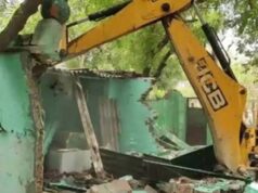 लोनी में प्रशासन का बुलडोजर ऐक्शन: 70 लाख की सरकारी जमीन से हटाया गया अतिक्रमण