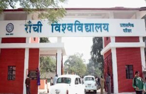 डिग्री में नाम का अनुवाद कर दिया! ‘गुलाब’ बने ‘Rose’, विश्वविद्यालय की लापरवाही उजागर