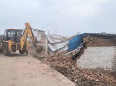 अवैध मकानों को खाली करने के नोटिस पर धमतरी में बवाल, ग्रामीणों ने राजस्व अमले का किया घेराव