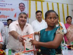 पर्यटन एवं संस्कृति मंत्री राजेश अग्रवाल ने किया स्टॉलों का निरीक्षण, नागरिकों से संवाद कर योजनाओं का लाभ लेने का किया आह्वान
