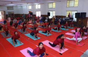 अंतर्राष्ट्रीय योग दिवस पर पुलिस परिवार ने किया सामूहिक योगाभ्यास