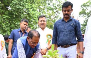 फॉरेस्ट रेस्ट हाउस “राम वाटिका” में स्थापित भगवान राम की प्रतिमा को नमन कर प्राप्त किया आशीर्वाद