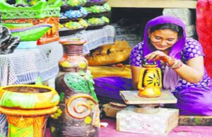 यूपी की एक करोड़ महिलाएं संभाल रहीं ग्रामीण अर्थव्यवस्था की कमान