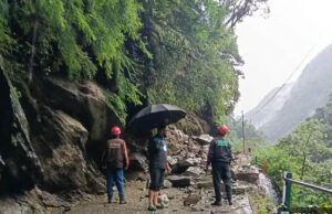 केदारनाथ पैदल मार्ग बंद, गोरीकुंड के पास भूस्खलन से रुकी यात्रा; सभी यात्री सुरक्षित