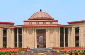 High Court का बड़ा आदेश! आवारा कुत्तों और मवेशियों के प्रबंधन पर सरकार रखे कड़ी निगरानी, मुख्य सचिव से रिपोर्ट मांगी