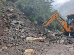 Uttarakhand Weather Alert: मूसलाधार बारिश और लैंडस्लाइड से हालात बिगड़े, 140 सड़कें ठप