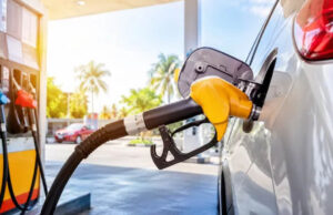 Regular, Premium या Racing Fuel? ₹82 से ₹170 तक बिक रहे 5 तरह के पेट्रोल का फर्क समझिए