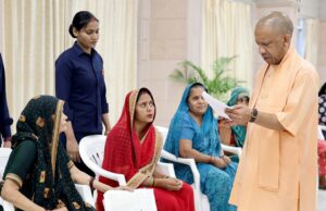 लखनऊ में जनता दर्शन: सीएम ने समयबद्ध और निष्पक्ष समाधान के दिए निर्देश