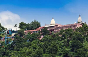 मनसा देवी मंदिर में चढ़ावे की व्यवस्था होगी पारदर्शी, पुजारियों के लिए बिना जेब वाले कुर्ते अनिवार्य