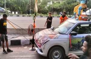 अनूठी कांवड़ यात्रा में 12 क्विंटल कार खींच रहे नरेंद्र, मेरठ पहुंचे