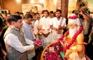 मुख्यमंत्री गुरु पूर्णिमा पर महर्षि सांदीपनि आश्रम में श्रद्धा समारोह में हुए शामिल
