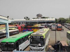 भारी बारिश से रेल सेवा प्रभावित, गुजरात और मुंबई में ट्रेनें रद्द, बस ऑपरेटरों ने बढ़ाए किराए
