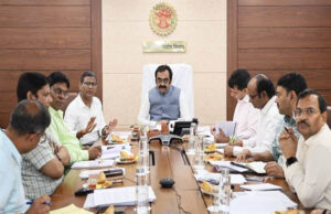 क्षतिग्रस्त सड़कों की जल्द होगी मरम्मत, मंत्री सिंह ने अधिकारियों को दिए कड़े निर्देश