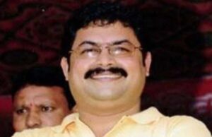 हथियार की जांच के दौरान अचानक फायरिंग, वाराणसी एयरपोर्ट पर मचा हड़कंप; दो घायल