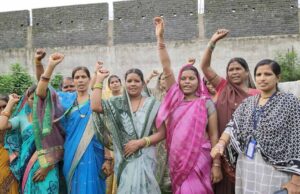 रक्षाबंधन पर 6 स्व-सहायता समूहों की महिलाएं बना रहीं बीज और फैंसी राखियां, अब तक डेढ़ लाख रुपये की बिक्री