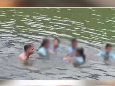 पिकनिक के दौरान डैम में बिना कपड़ों के नहाता दिखा प्रिंसिपल, VIDEO वायरल होते ही हुआ एक्शन