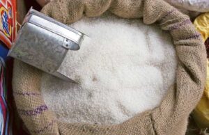 चीनी की बढ़ती कीमतों पर लगाम! ₹51 किलो तक आए दाम, सरकार की सख्ती रंग लाई