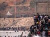 स्पेन-मोरक्को सीमा पर हड़कंप, हजारों प्रवासियों की एंट्री के बाद समुद्री बैरियर तैनात