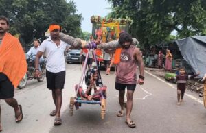 95 साल की सोनादेवी की इच्छा पूरी करने पोते बने सहारा, पालकी में पहुंचाया शिवधाम।